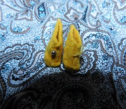 skipper yellow slippers